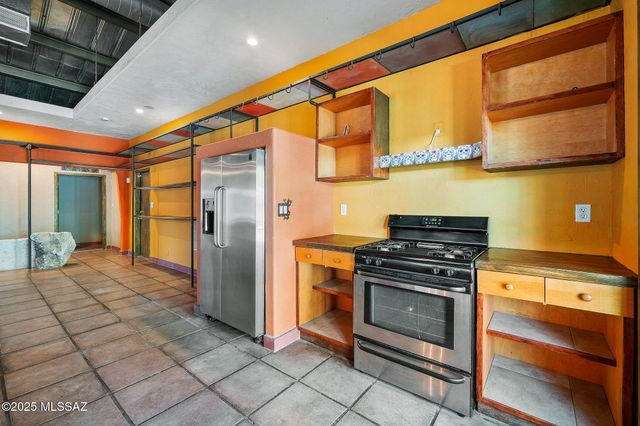 2010 S 4th Avenue, Tucson, AZ 85713