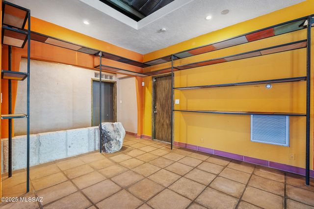 2010 S 4th Avenue, Tucson, AZ 85713