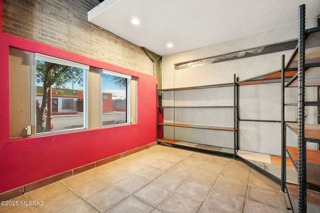 2010 S 4th Avenue, Tucson, AZ 85713