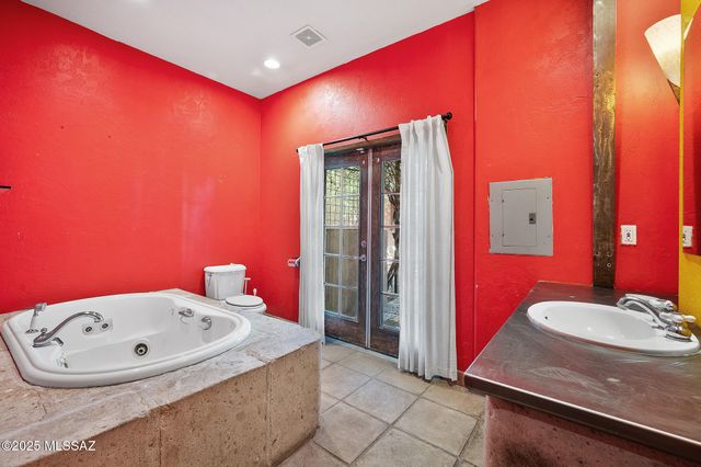 2010 S 4th Avenue, Tucson, AZ 85713