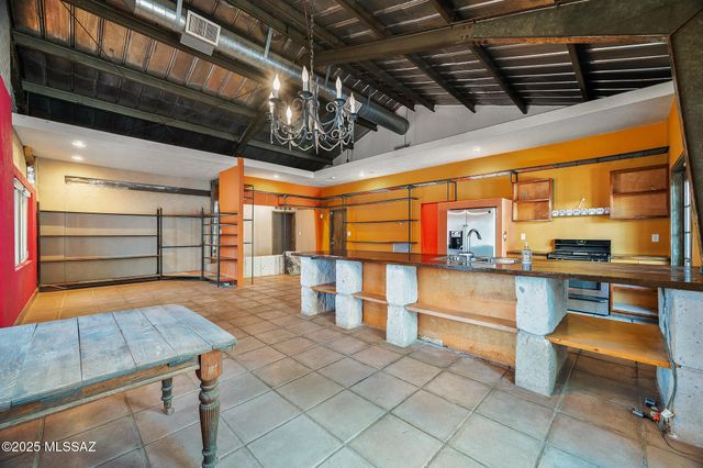 2010 S 4th Avenue, Tucson, AZ 85713