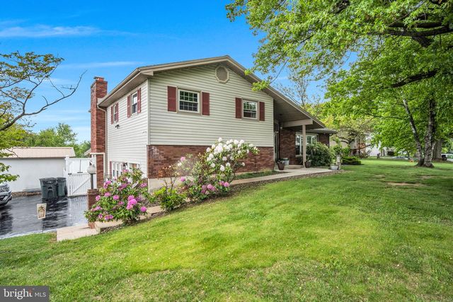 2181 LONG LN, Lebanon, PA 17046