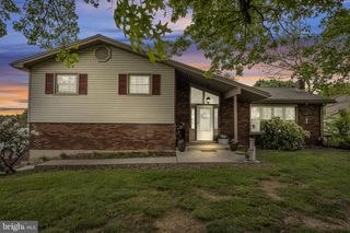 2181 LONG LN, Lebanon, PA 17046