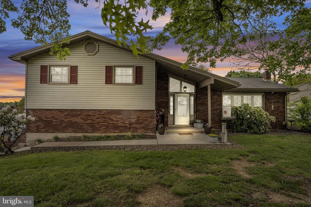 2181 LONG LN, Lebanon, PA 17046