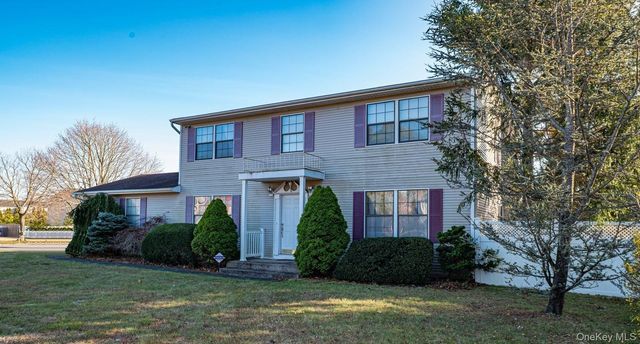 290 E Woodside Avenue, Patchogue, NY 11772