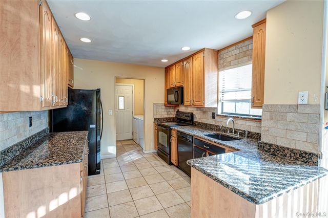 290 E Woodside Avenue, Patchogue, NY 11772