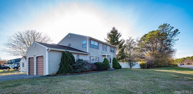 290 E Woodside Avenue, Patchogue, NY 11772