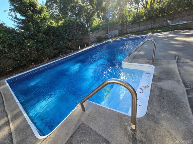 290 E Woodside Avenue, Patchogue, NY 11772