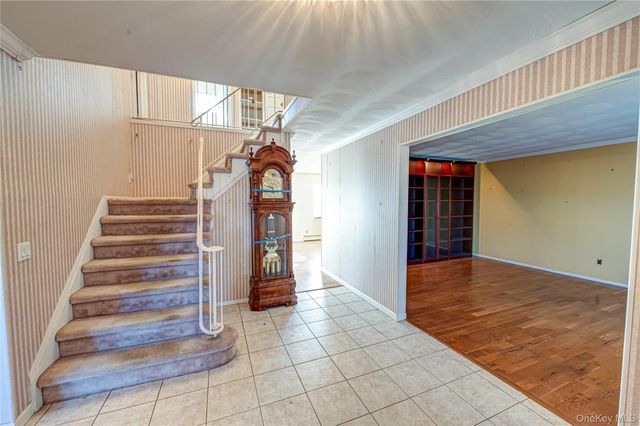 290 E Woodside Avenue, Patchogue, NY 11772