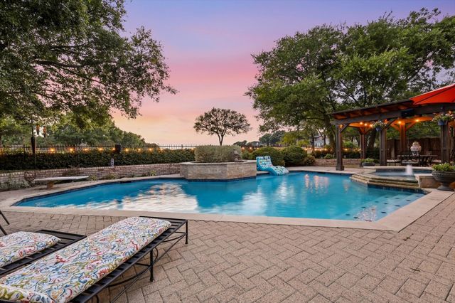 904 Hills Creek Drive, Mckinney, TX 75072