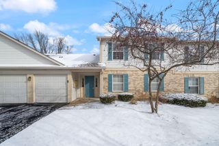 1281 N Red Oak Circle 3, Round Lake Beach, IL 60073