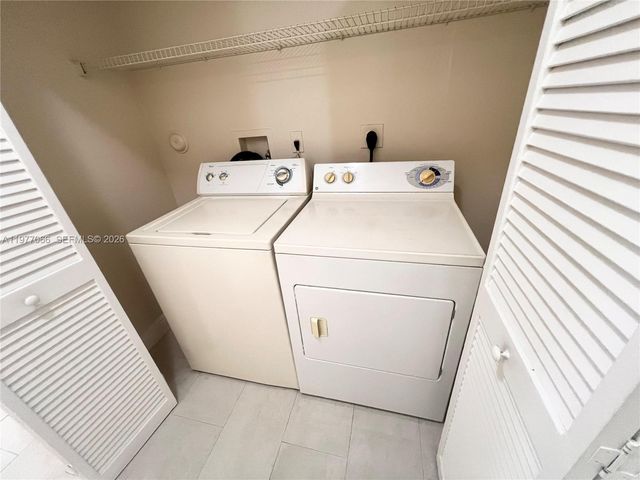 4259 SW 10th Ct, Deerfield Beach, FL 33442