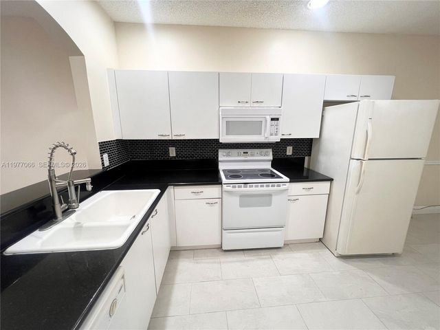 4259 SW 10th Ct, Deerfield Beach, FL 33442