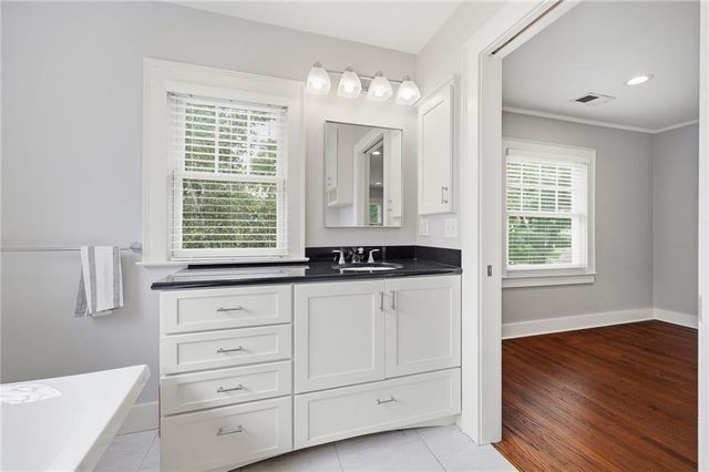7441 Summit Street, Kansas City, MO 64114
