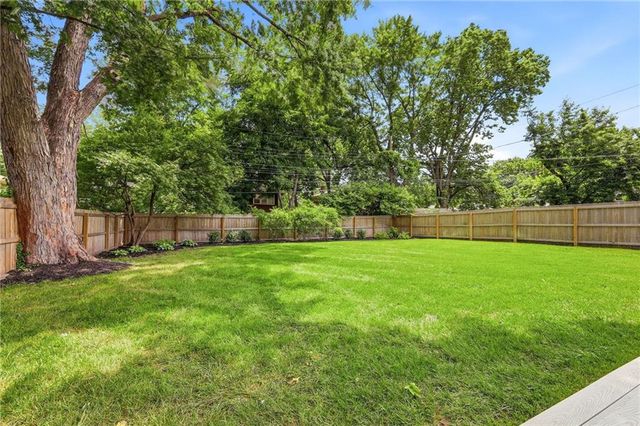 7441 Summit Street, Kansas City, MO 64114