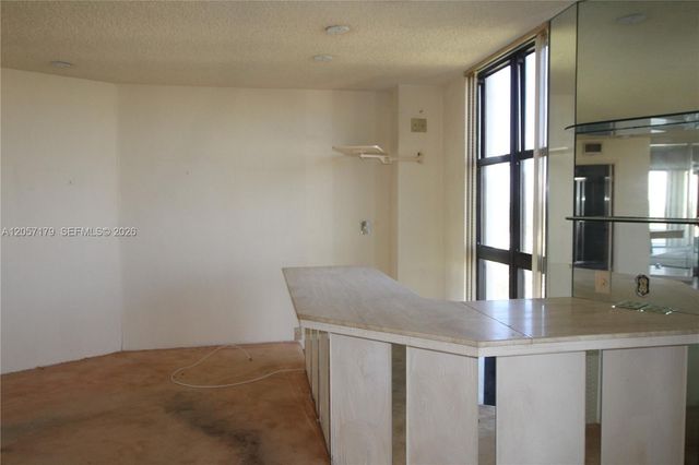 1000 Quayside Ter 1807, Miami, FL 33138