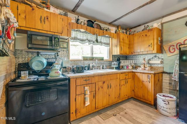 205 Helton Hollow Road, Eidson, TN 37731