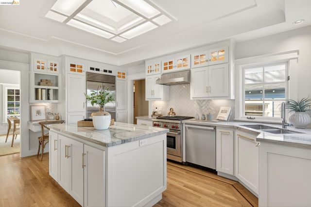 633 Moraga Ave, Piedmont, CA 94611