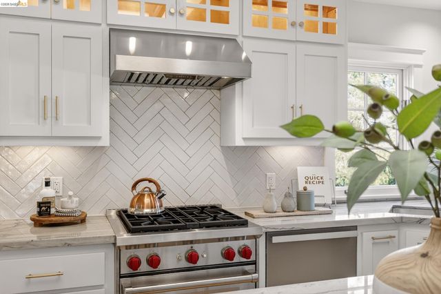 633 Moraga Ave, Piedmont, CA 94611