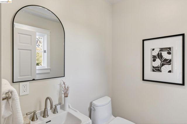 633 Moraga Ave, Piedmont, CA 94611