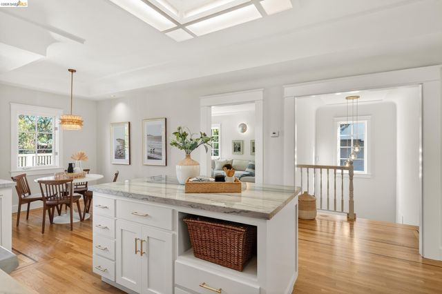 633 Moraga Ave, Piedmont, CA 94611