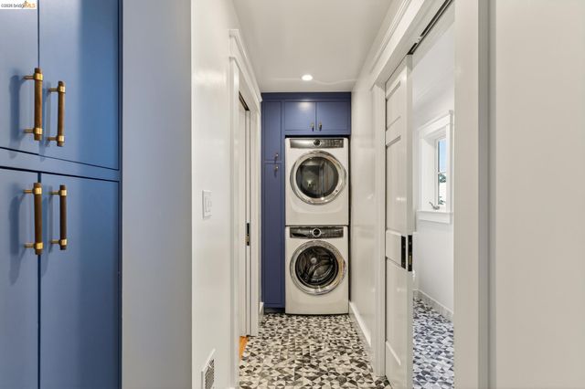 633 Moraga Ave, Piedmont, CA 94611