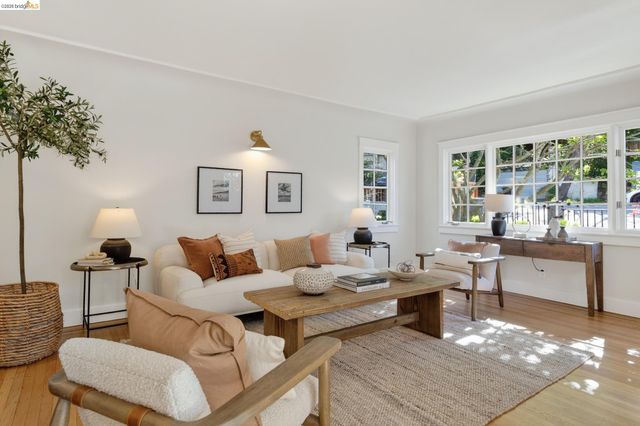 633 Moraga Ave, Piedmont, CA 94611