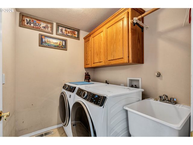 16643 Sw KING RICHARD Ct, Sherwood, OR 97140