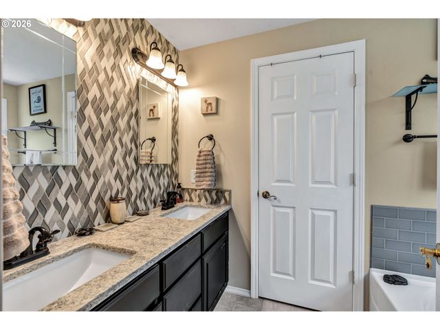 16643 Sw KING RICHARD Ct, Sherwood, OR 97140