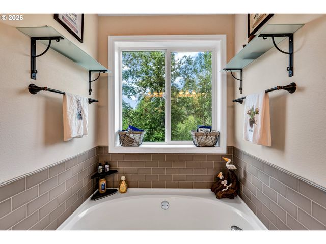16643 Sw KING RICHARD Ct, Sherwood, OR 97140