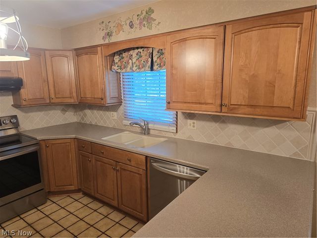187 Crestview Drive, Elyria, OH 44035