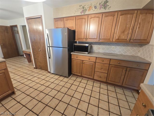 187 Crestview Drive, Elyria, OH 44035