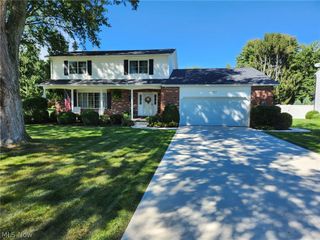 187 Crestview Drive, Elyria, OH 44035