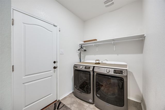 1009 Desaix DR, Georgetown, TX 78628