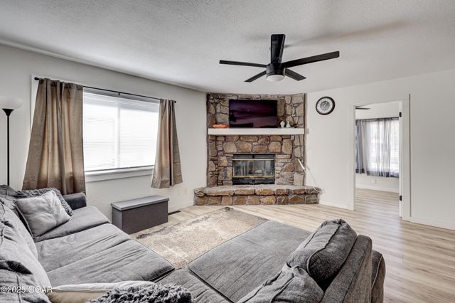 105 Summit Street, Carl Junction, MO 64834