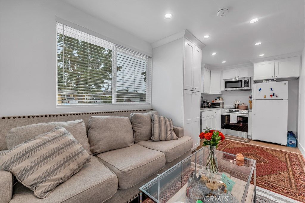 Image 37 of property listing at 6852 Claire Avenue, Reseda, CA 91335