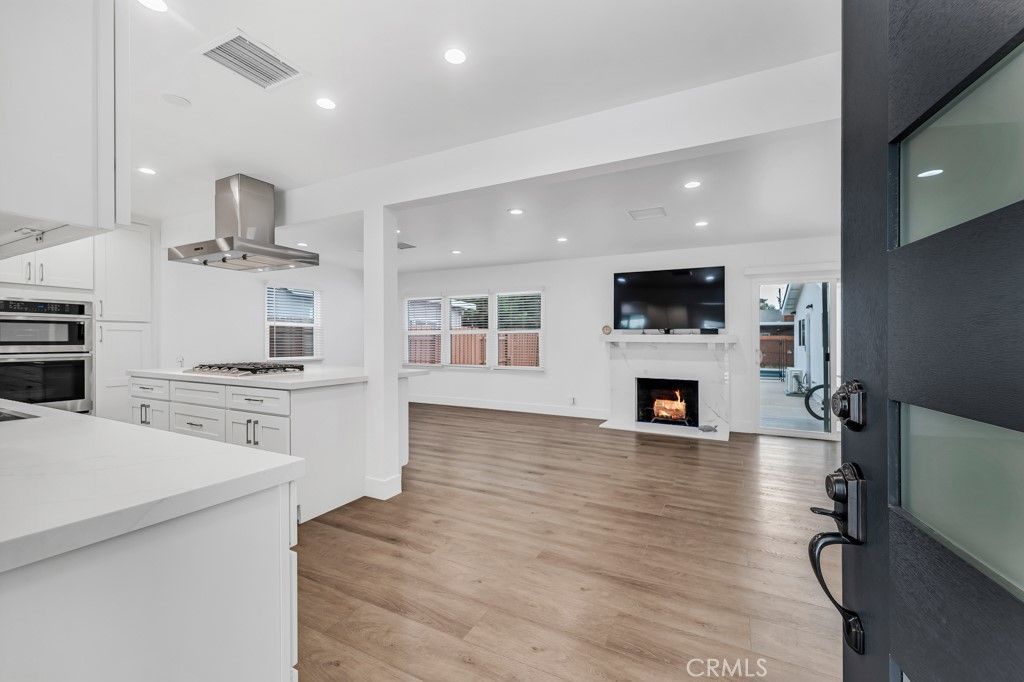 Image 4 of property listing at 6852 Claire Avenue, Reseda, CA 91335