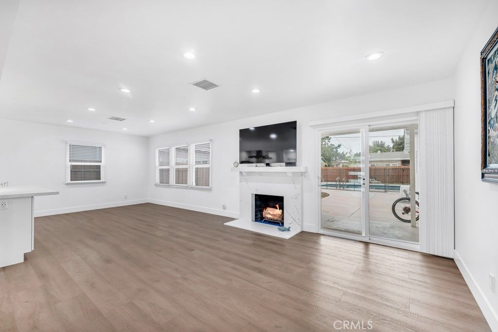 Image 5 of property listing at 6852 Claire Avenue, Reseda, CA 91335