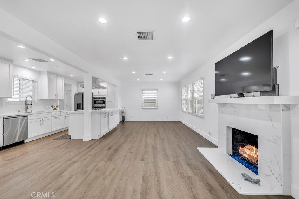 Image 6 of property listing at 6852 Claire Avenue, Reseda, CA 91335