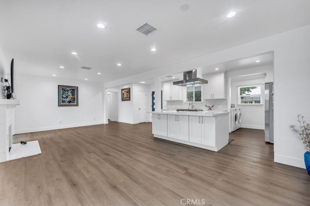 Image 8 of property listing at 6852 Claire Avenue, Reseda, CA 91335
