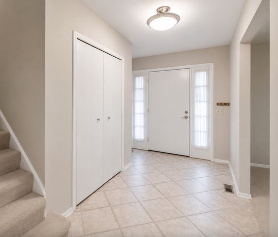 633 E 8th Avenue, Naperville, IL 60563