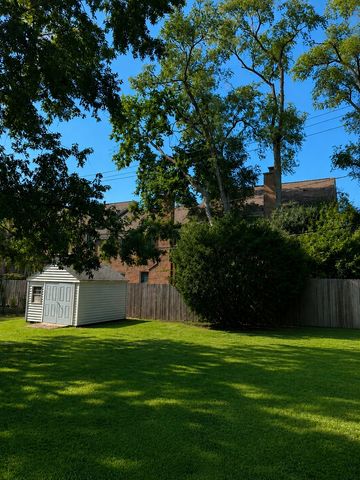 633 E 8th Avenue, Naperville, IL 60563