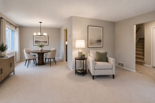 633 E 8th Avenue, Naperville, IL 60563