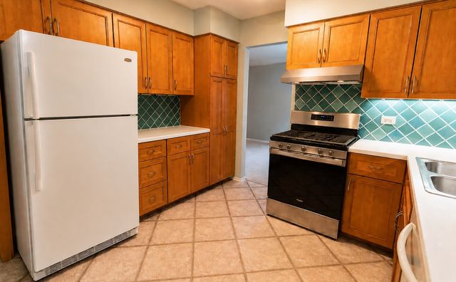 633 E 8th Avenue, Naperville, IL 60563