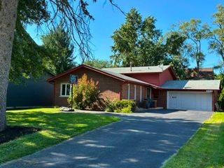 633 E 8th Avenue, Naperville, IL 60563