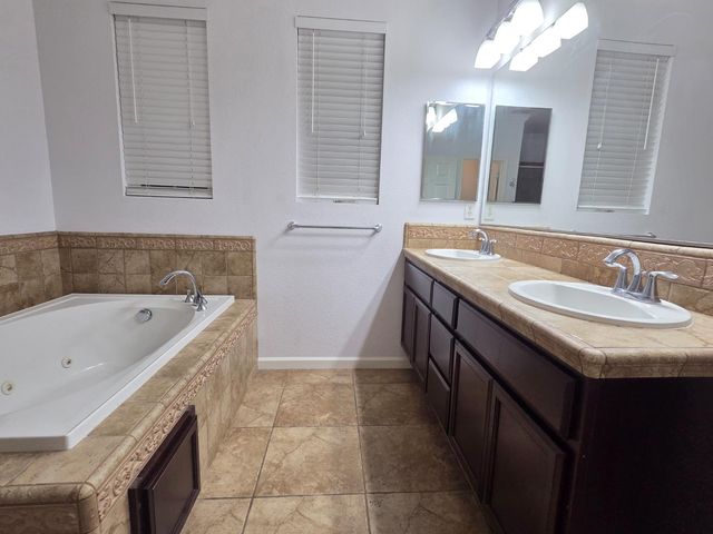 8146 Suarez Way, Elk Grove, CA 95757