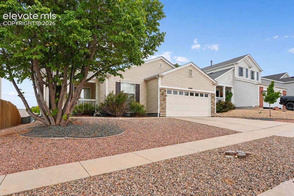 6585 Sonny Blue Drive, Colorado Springs, CO 80923 — exterior