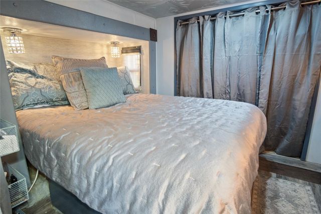 1129 Prides Lane, Crystal Beach, TX 77650