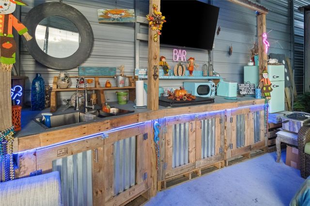 1129 Prides Lane, Crystal Beach, TX 77650