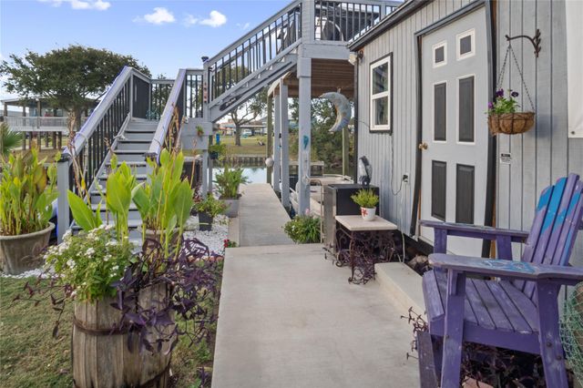 1129 Prides Lane, Crystal Beach, TX 77650